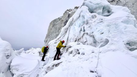 A Triumph of Altitude and Alliance: Indian and Nepali Armies Scale Kanchenjunga Together